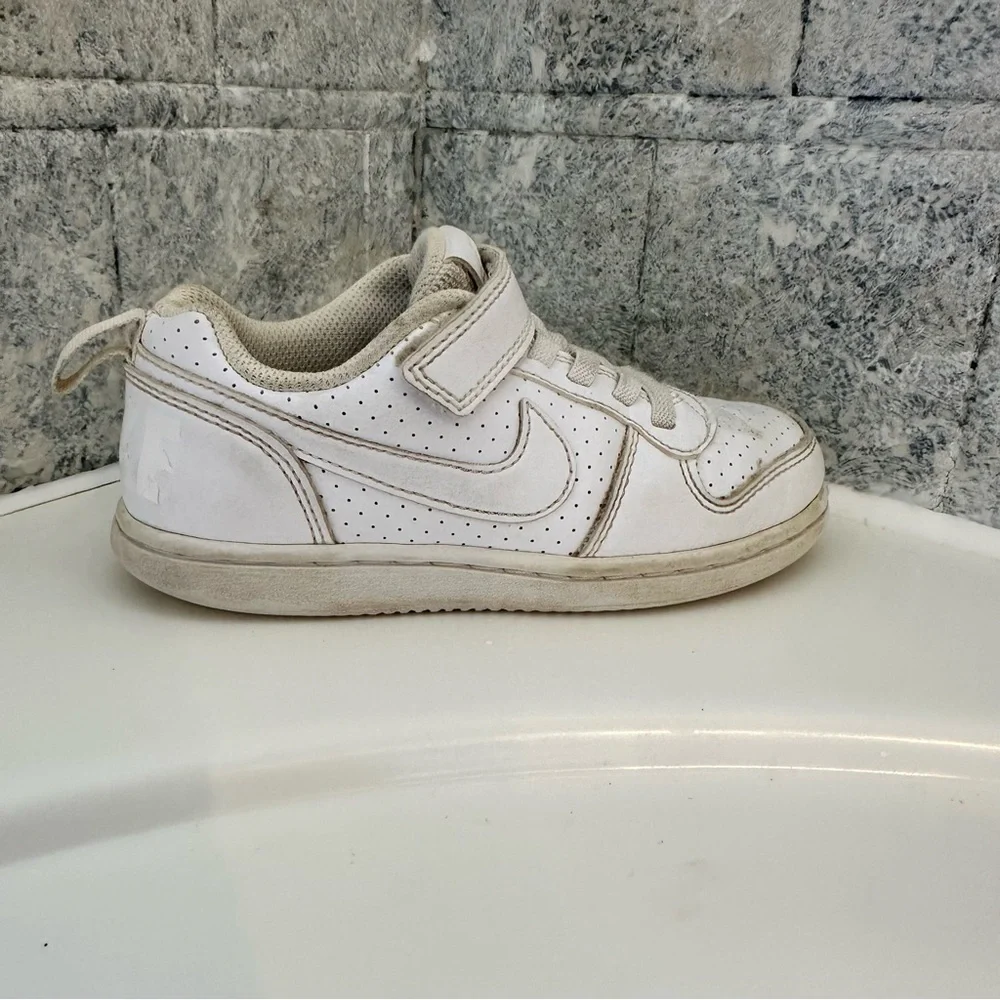 Nike Low White Basketball Shoes Size kids 11C